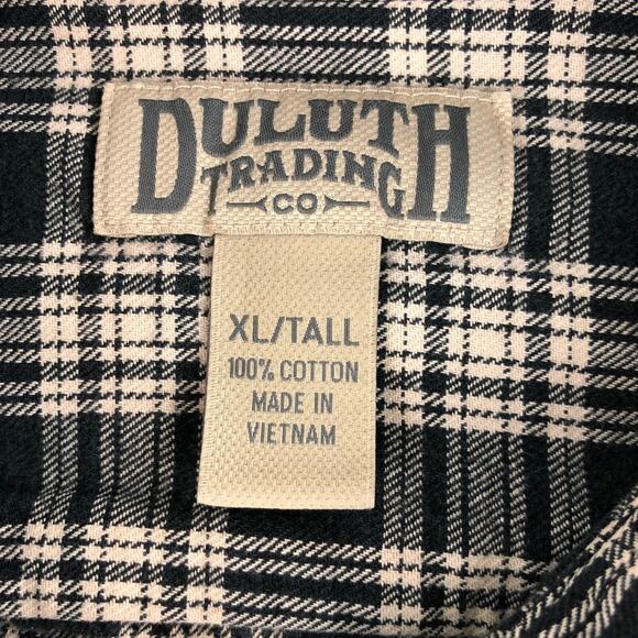 Duluth Mens Button Up Shirt XLT Black Cream Plaid Long Sleeve Front Pockets - Picture 2 of 9